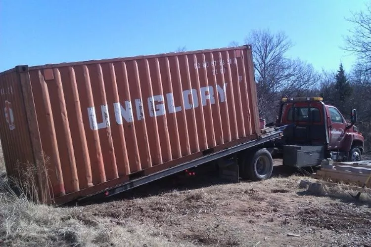 Do shipping containers rust when buried