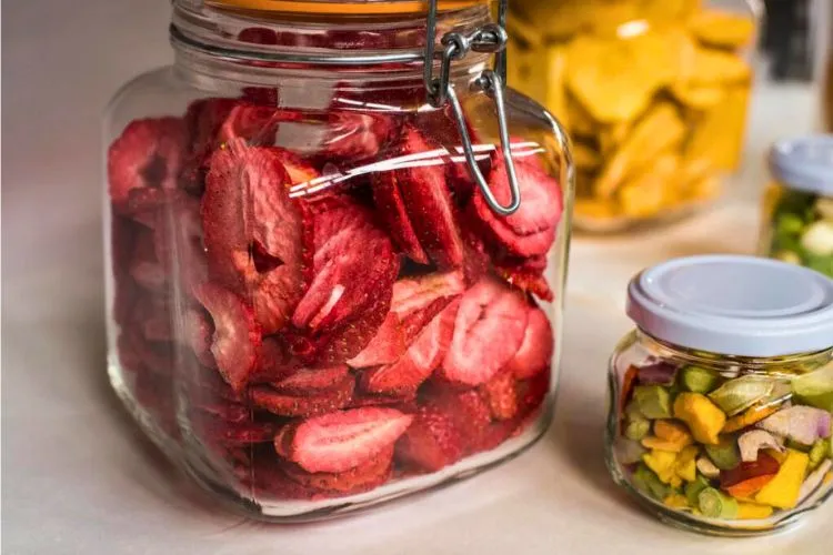 How to store dehydrated fruit