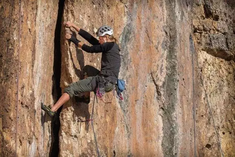 What does 5.11 mean in rock climbing