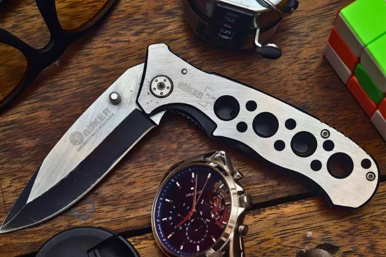 Best folding survival knife (detailed review)