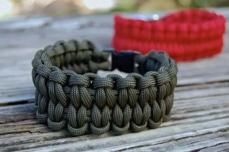 Uses and Benefits of Paracord Bracelets