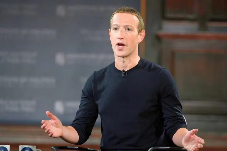 Zuckerberg's Hawaiian Hideaway Amid Bunker Boom