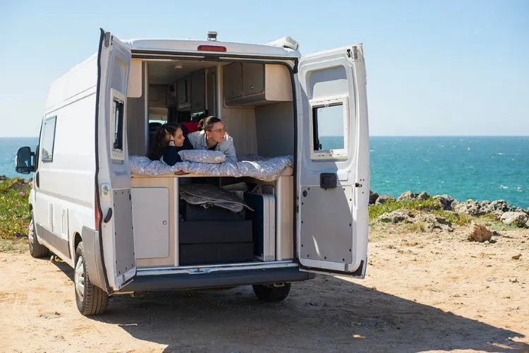 Key Features of a Self-contained RV